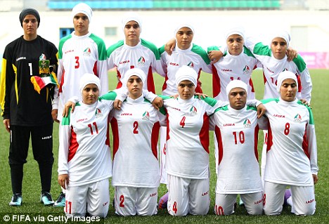 Jilbab Diijinkan FIFA Dipakai di Lapangan Sepak Bola